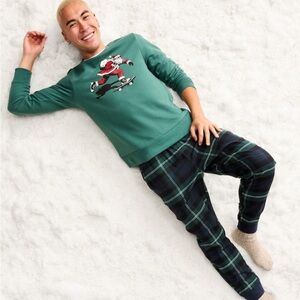 Old Navy Green Plaid Santa Pajama Set size xs